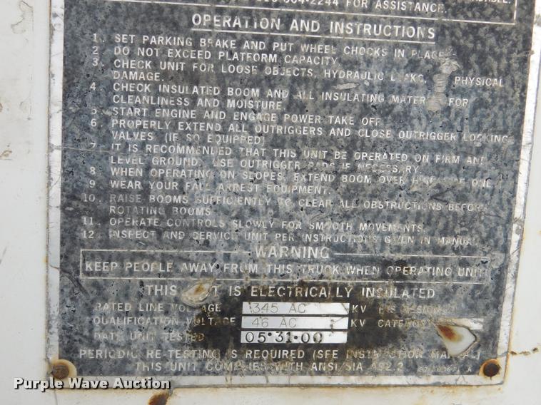 image for item DA1057 2000 International 4800 bucket truck