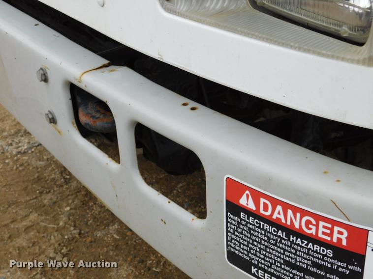 image for item DA1057 2000 International 4800 bucket truck