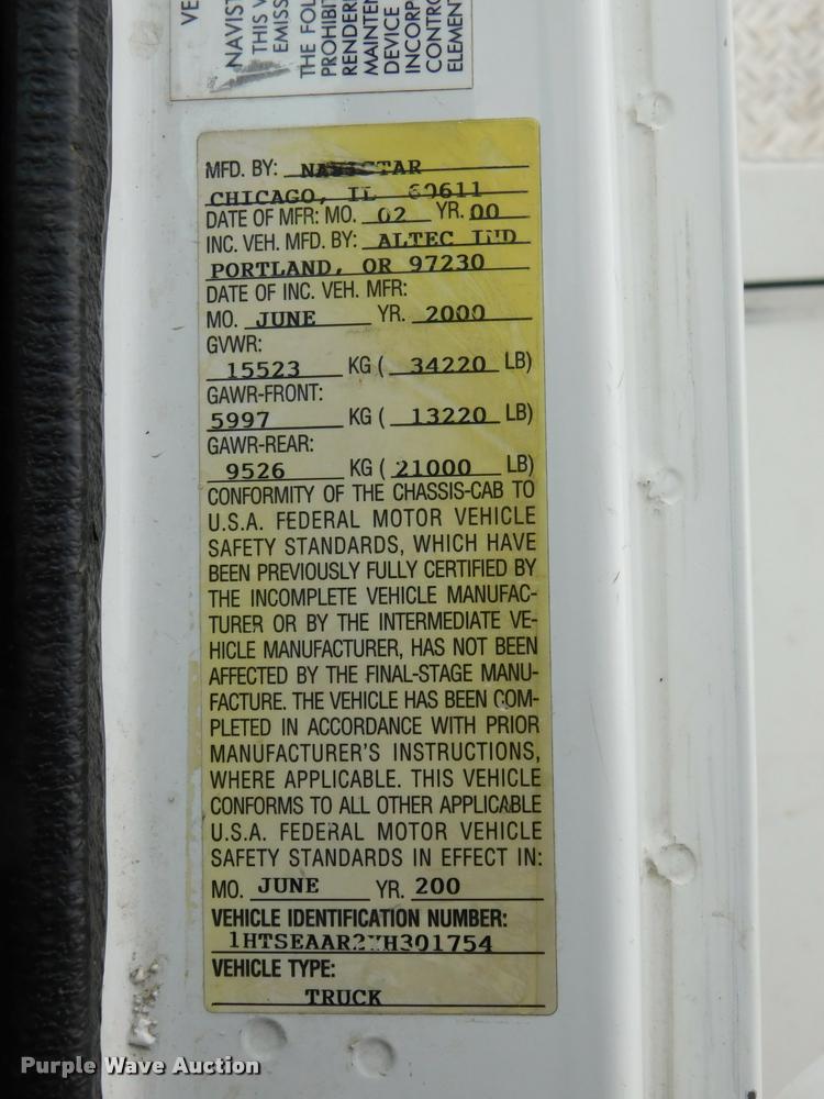 image for item DA1057 2000 International 4800 bucket truck