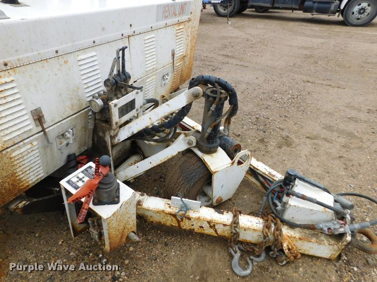 image for item DA1058 2005 Hogg Davis Hydra-Hog 985 self-propelled cable puller reel trailer