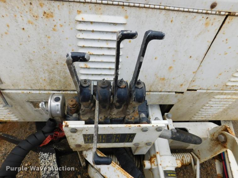 image for item DA1058 2005 Hogg Davis Hydra-Hog 985 self-propelled cable puller reel trailer