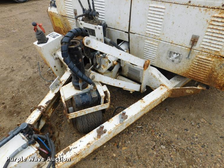 image for item DA1058 2005 Hogg Davis Hydra-Hog 985 self-propelled cable puller reel trailer