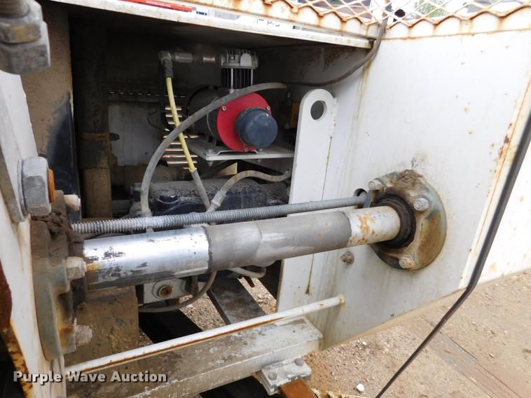 image for item DA1058 2005 Hogg Davis Hydra-Hog 985 self-propelled cable puller reel trailer