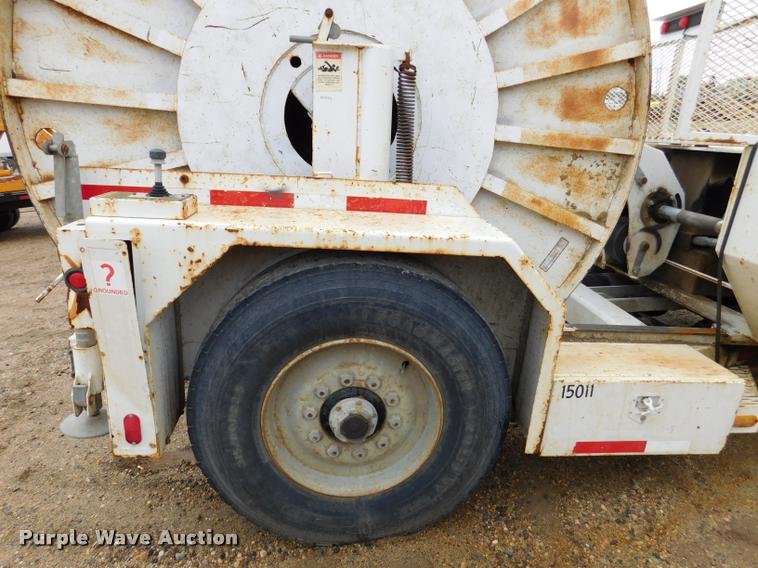 image for item DA1058 2005 Hogg Davis Hydra-Hog 985 self-propelled cable puller reel trailer