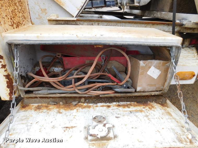 image for item DA1058 2005 Hogg Davis Hydra-Hog 985 self-propelled cable puller reel trailer