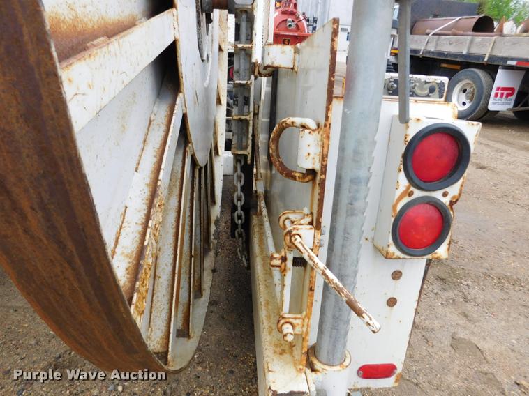 image for item DA1058 2005 Hogg Davis Hydra-Hog 985 self-propelled cable puller reel trailer