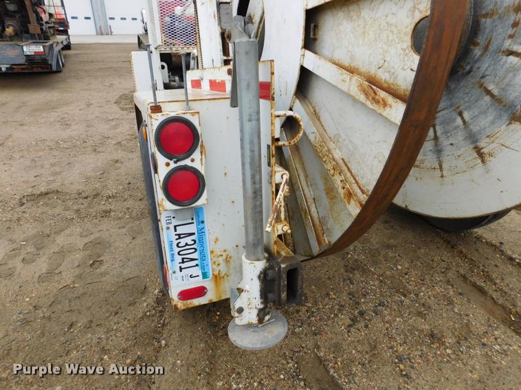 image for item DA1058 2005 Hogg Davis Hydra-Hog 985 self-propelled cable puller reel trailer
