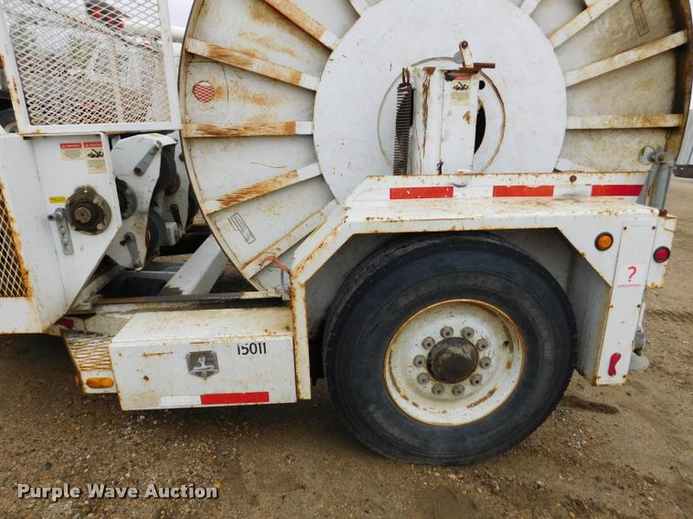 image for item DA1058 2005 Hogg Davis Hydra-Hog 985 self-propelled cable puller reel trailer