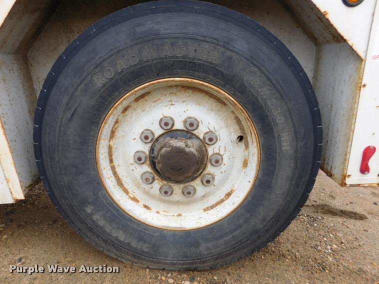 image for item DA1058 2005 Hogg Davis Hydra-Hog 985 self-propelled cable puller reel trailer