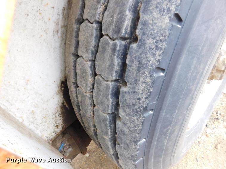 image for item DA1058 2005 Hogg Davis Hydra-Hog 985 self-propelled cable puller reel trailer