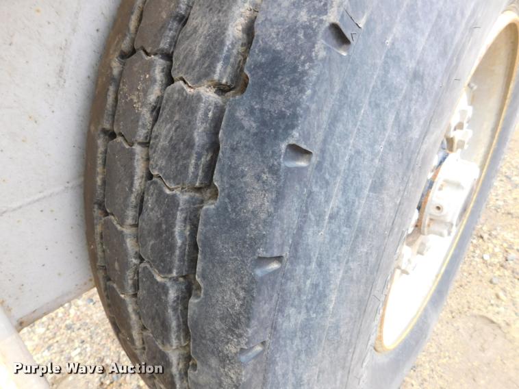 image for item DA1058 2005 Hogg Davis Hydra-Hog 985 self-propelled cable puller reel trailer