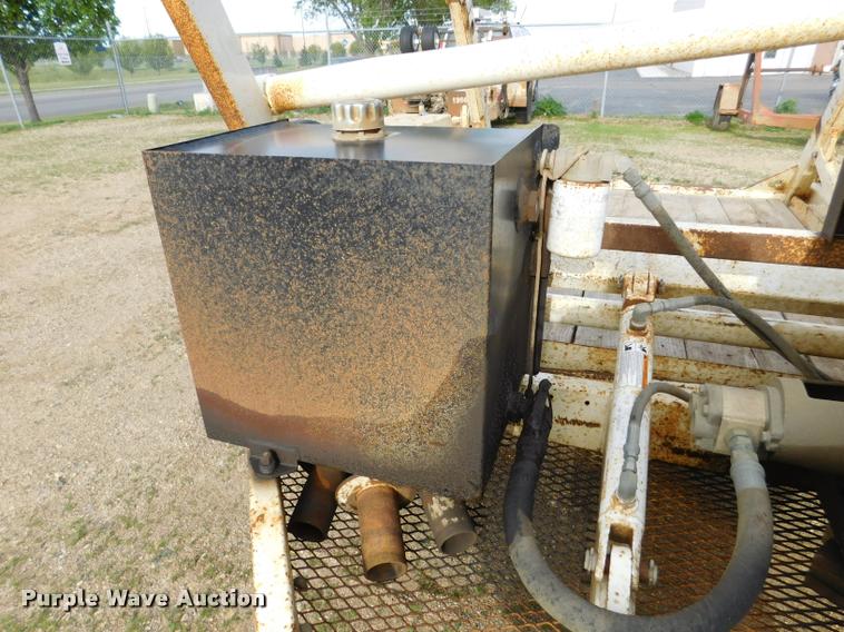 image for item DA1066 2010 Larson TRL reel trailer