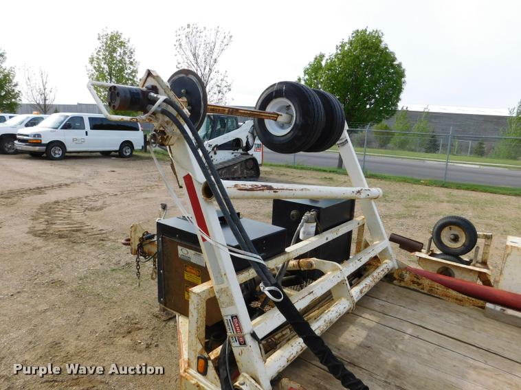 image for item DA1066 2010 Larson TRL reel trailer