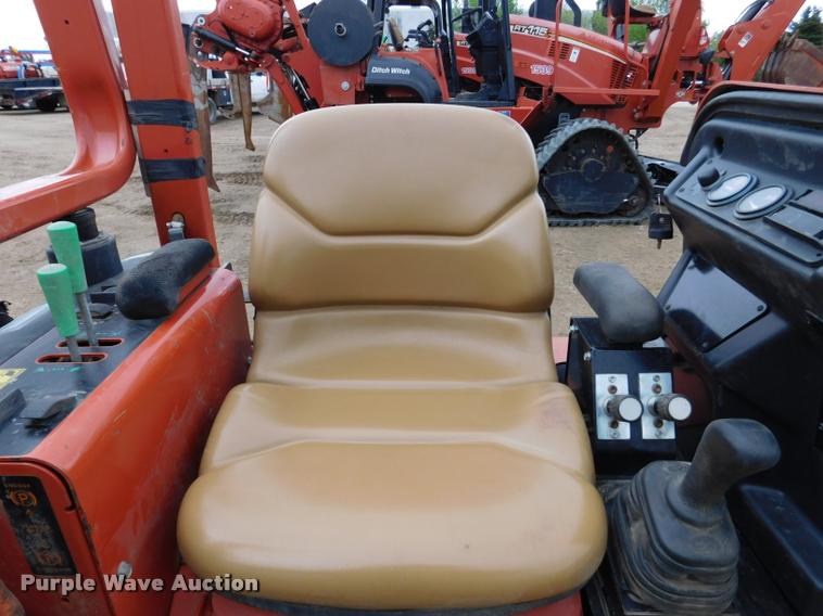 image for item DA1067 2011 Ditch Witch 420SX trencher