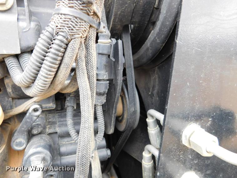 image for item DA1067 2011 Ditch Witch 420SX trencher