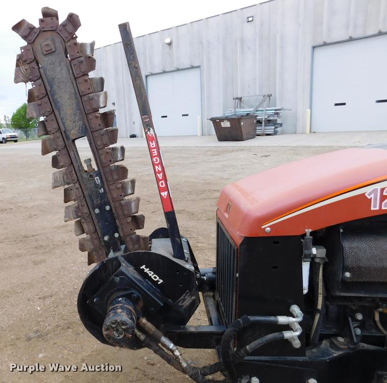 image for item DA1067 2011 Ditch Witch 420SX trencher