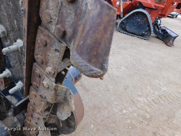 image for item DA1067 2011 Ditch Witch 420SX trencher