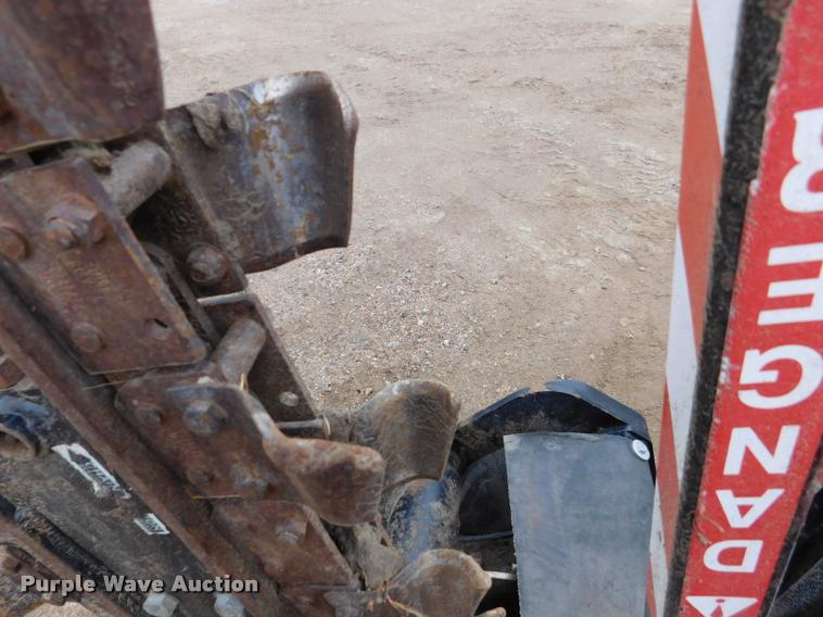 image for item DA1067 2011 Ditch Witch 420SX trencher
