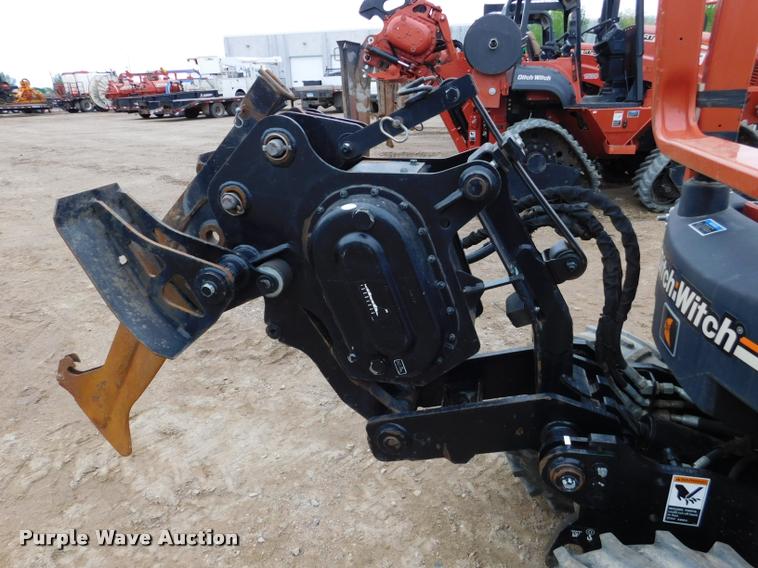 image for item DA1067 2011 Ditch Witch 420SX trencher