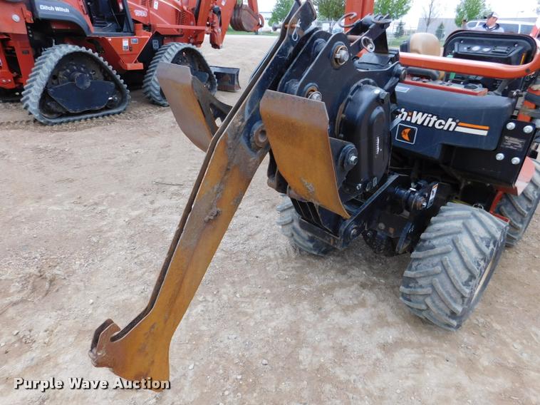 image for item DA1067 2011 Ditch Witch 420SX trencher