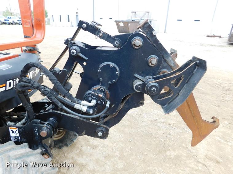 image for item DA1067 2011 Ditch Witch 420SX trencher