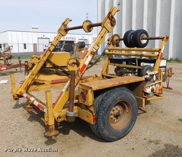 image for item DA1068 2002 Larson TRL reel trailer