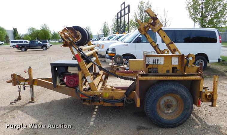 image for item DA1068 2002 Larson TRL reel trailer