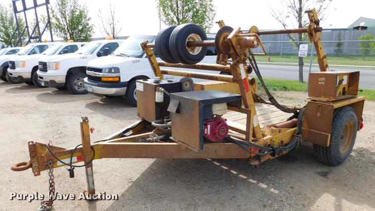 image for item DA1068 2002 Larson TRL reel trailer