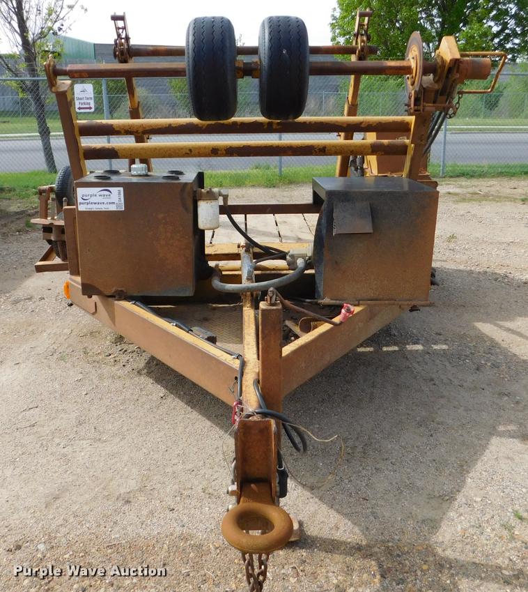 image for item DA1068 2002 Larson TRL reel trailer