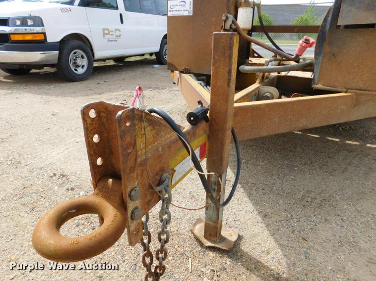 image for item DA1068 2002 Larson TRL reel trailer