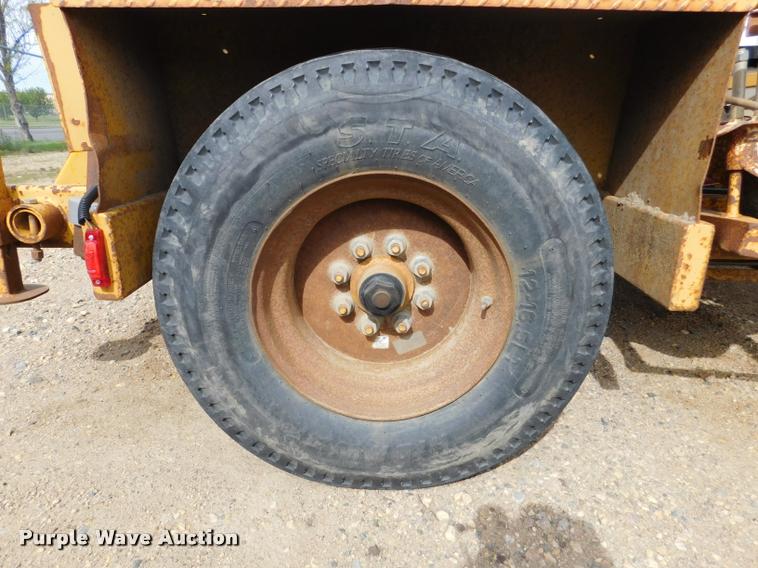 image for item DA1068 2002 Larson TRL reel trailer