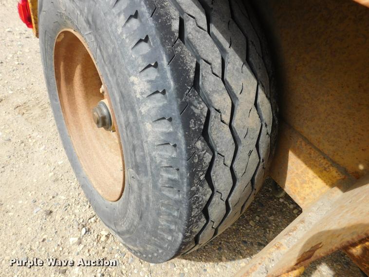 image for item DA1068 2002 Larson TRL reel trailer