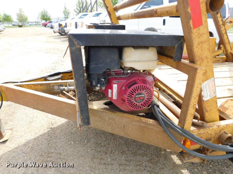 image for item DA1068 2002 Larson TRL reel trailer