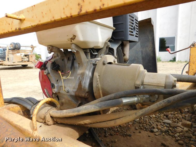 image for item DA1068 2002 Larson TRL reel trailer