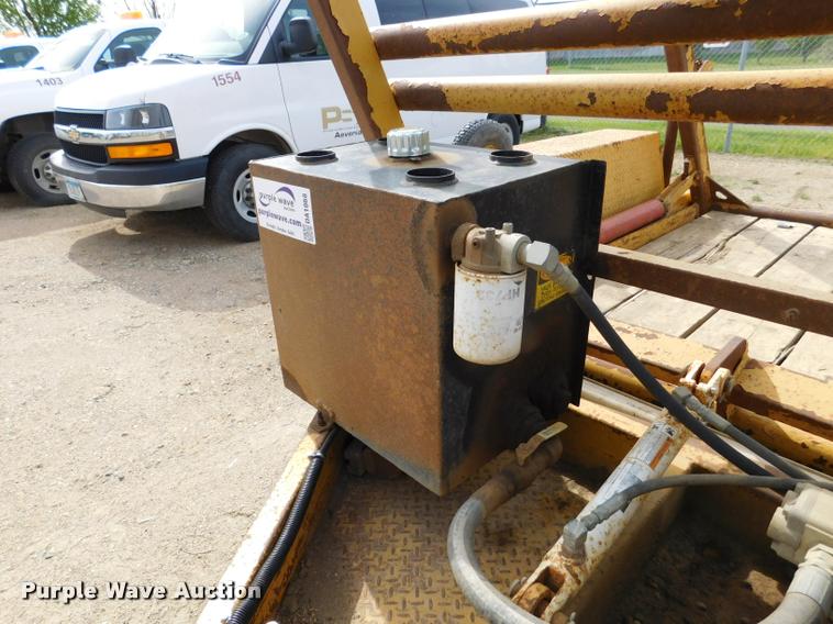 image for item DA1068 2002 Larson TRL reel trailer