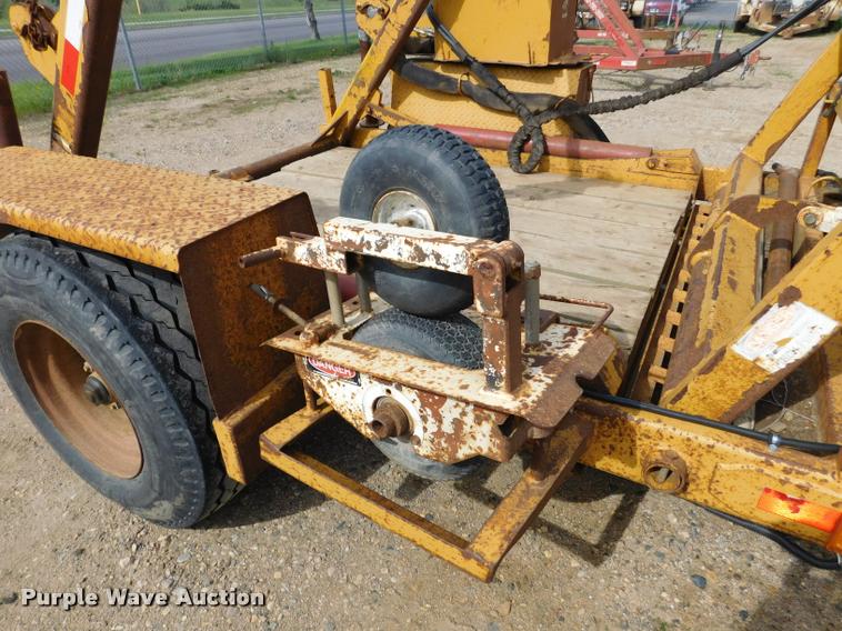 image for item DA1068 2002 Larson TRL reel trailer