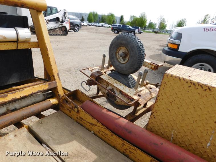 image for item DA1068 2002 Larson TRL reel trailer