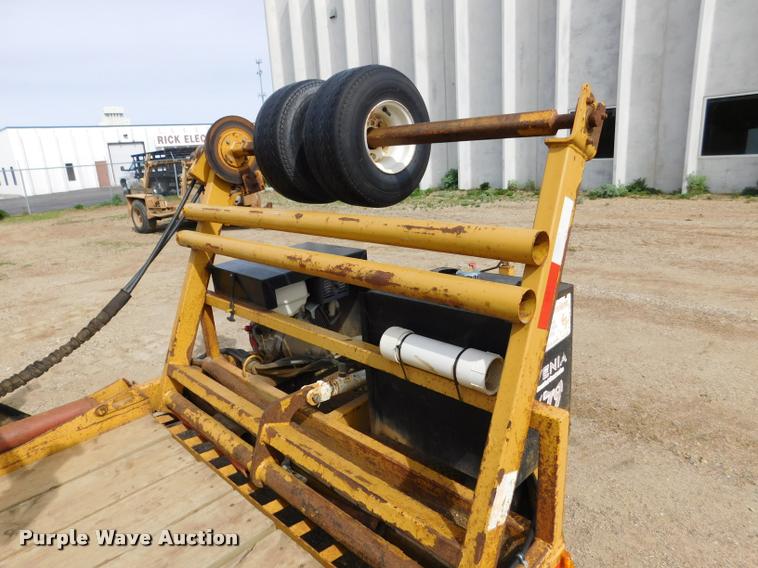 image for item DA1068 2002 Larson TRL reel trailer