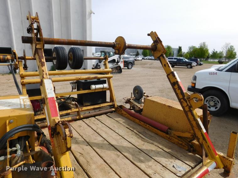 image for item DA1068 2002 Larson TRL reel trailer