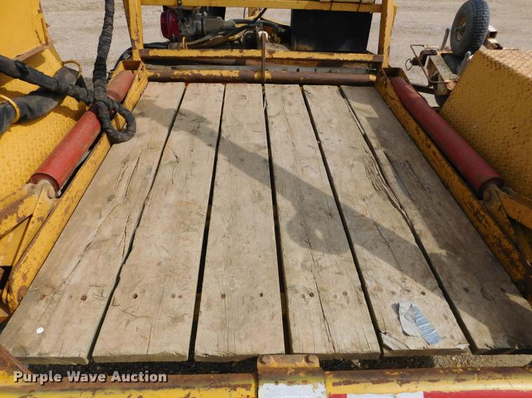 image for item DA1068 2002 Larson TRL reel trailer