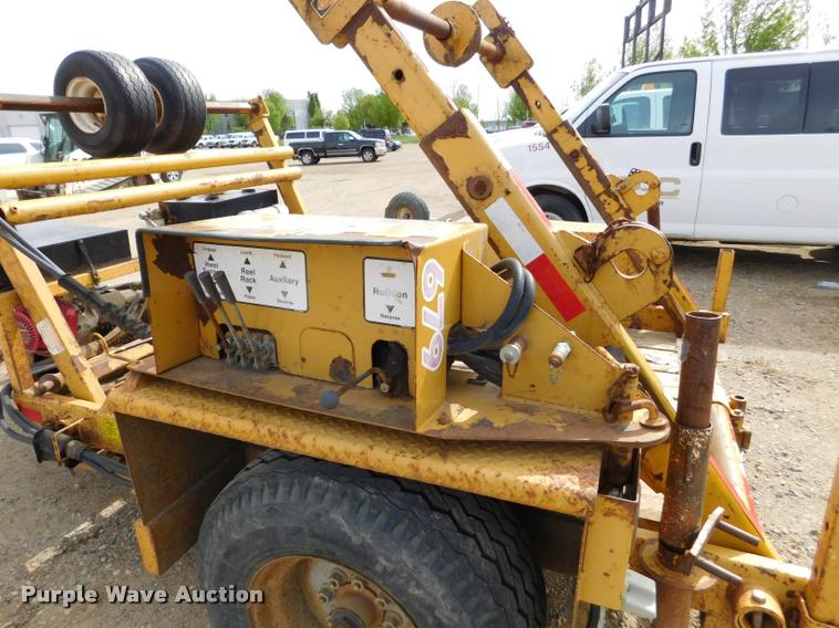 image for item DA1068 2002 Larson TRL reel trailer