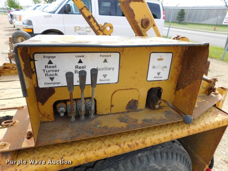 image for item DA1068 2002 Larson TRL reel trailer