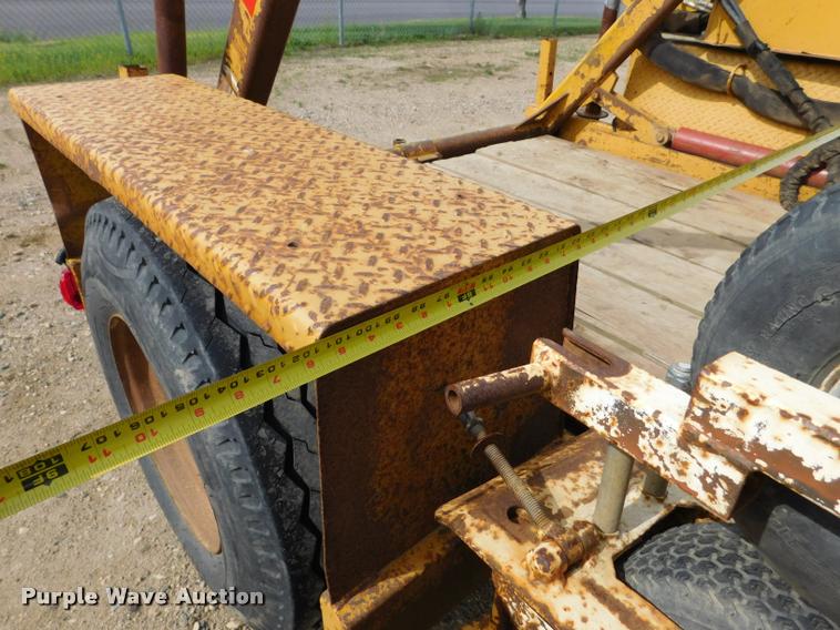 image for item DA1068 2002 Larson TRL reel trailer