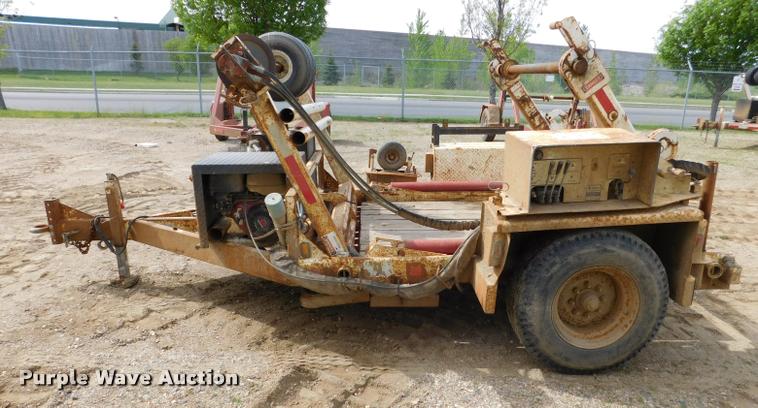 image for item DA1069 2005 Larson TRL reel trailer