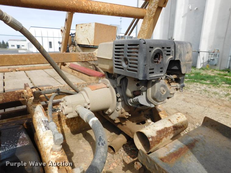 image for item DA1069 2005 Larson TRL reel trailer