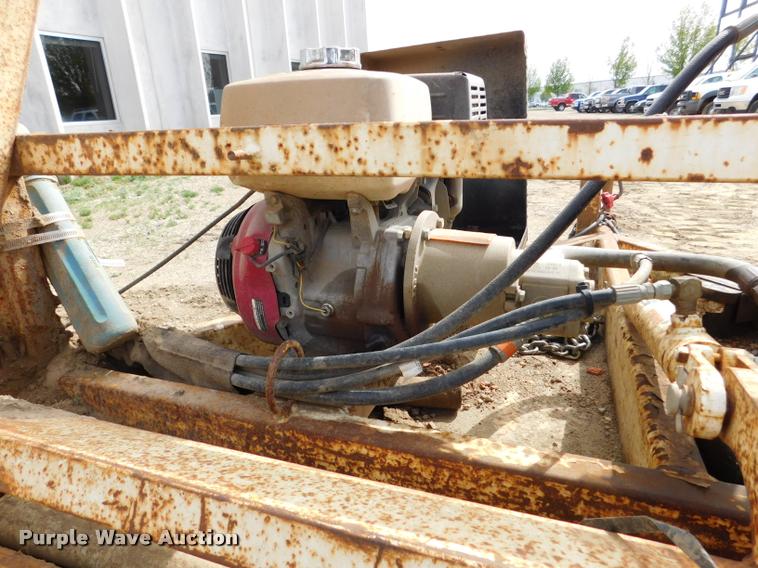 image for item DA1069 2005 Larson TRL reel trailer