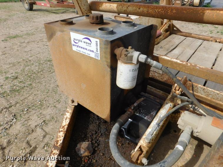 image for item DA1069 2005 Larson TRL reel trailer