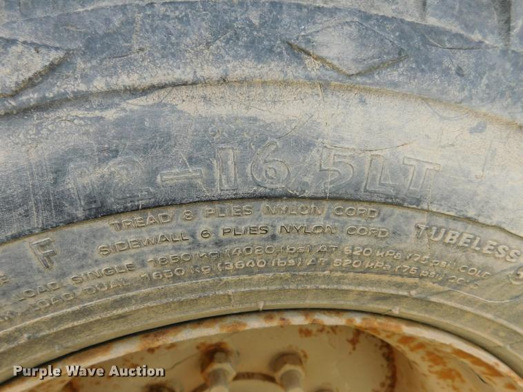 image for item DA1069 2005 Larson TRL reel trailer