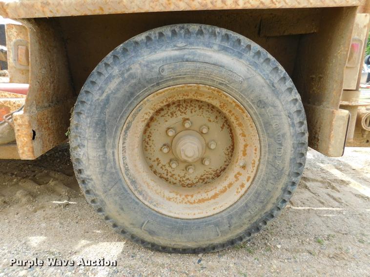 image for item DA1069 2005 Larson TRL reel trailer