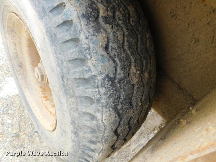 image for item DA1069 2005 Larson TRL reel trailer